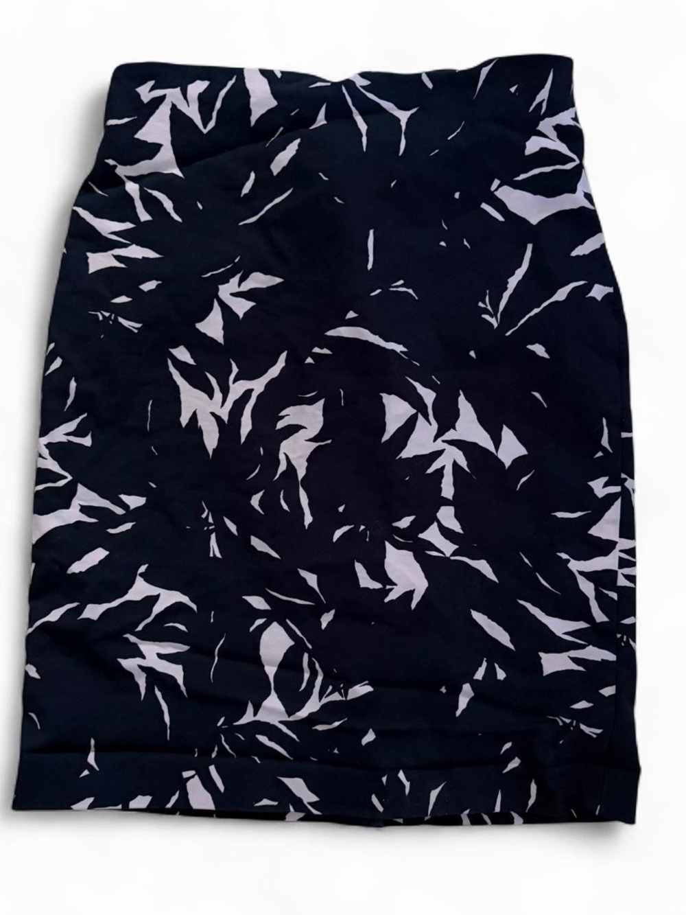 Ann Taylor black & white floral print pencil skirt with zipper closure Sz 10